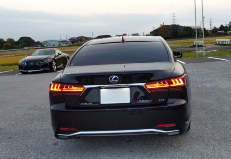 Lexus LS Черный