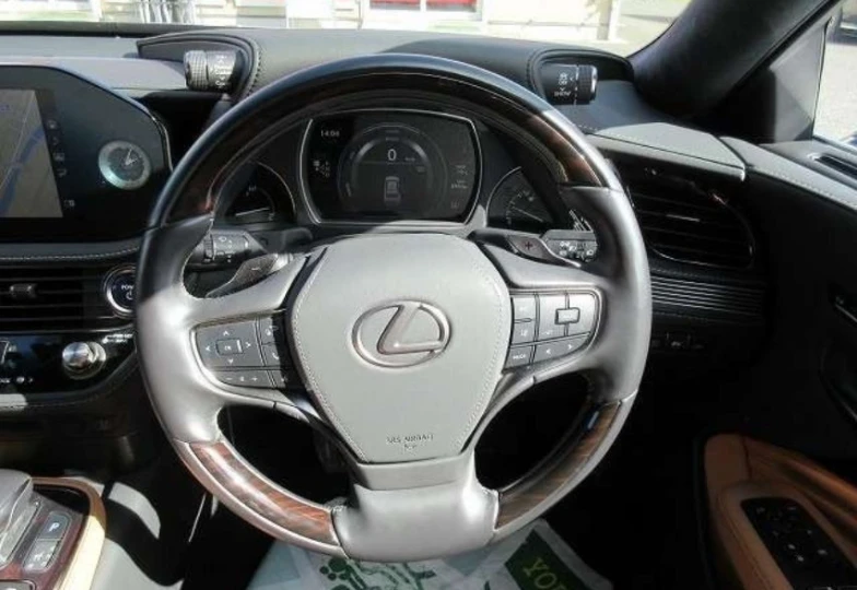 Lexus LS Черный