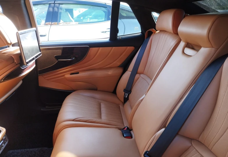 Lexus LS Черный