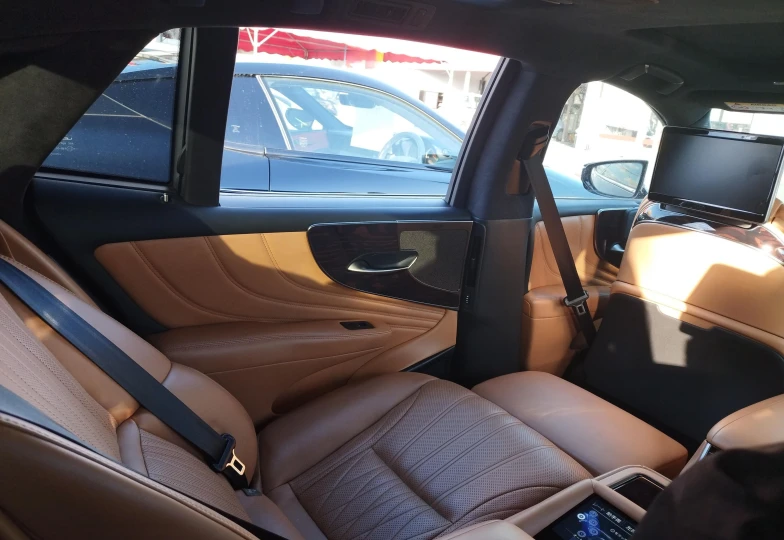 Lexus LS Черный