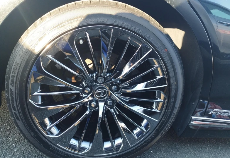 Lexus LS Черный