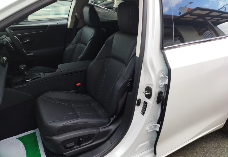 Lexus ES White