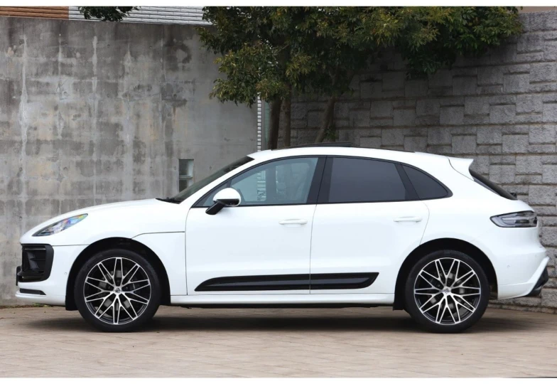 Porsche Macan White