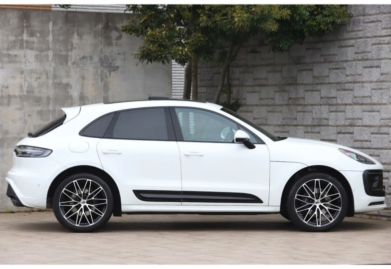 Porsche Macan White