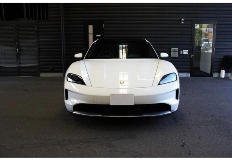 Porsche Taycan Белый