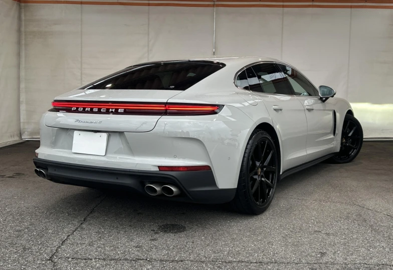 Porsche Panamera White
