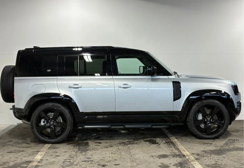 Land Rover Defender Grey