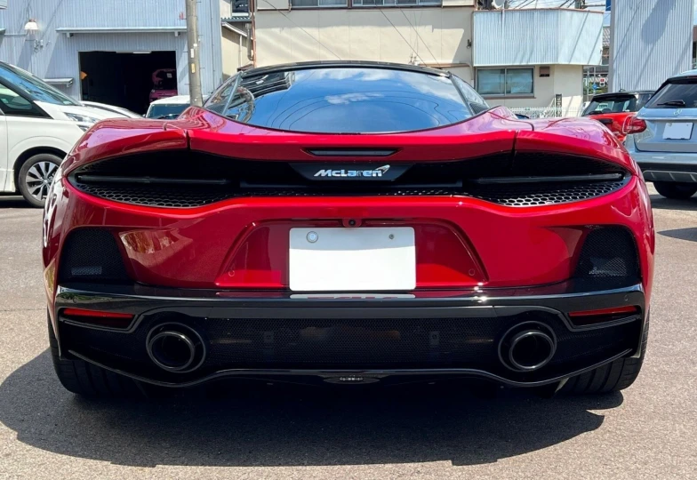 McLaren GT Red