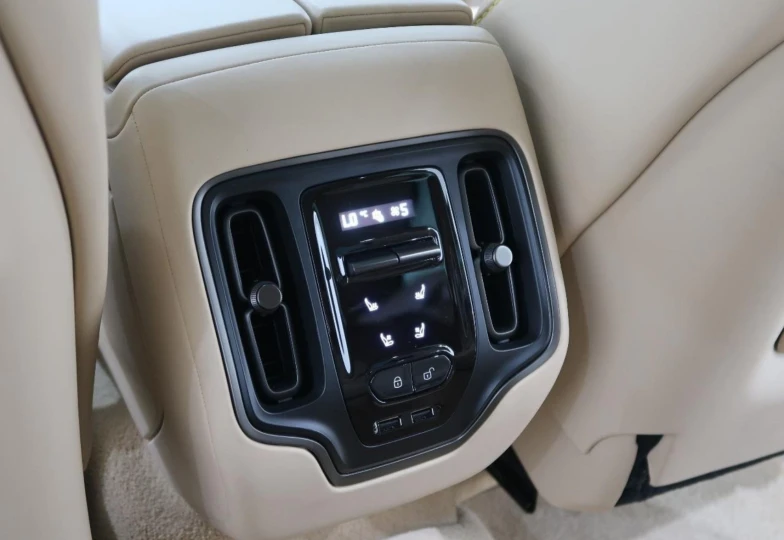 Aston Martin DBX Blue