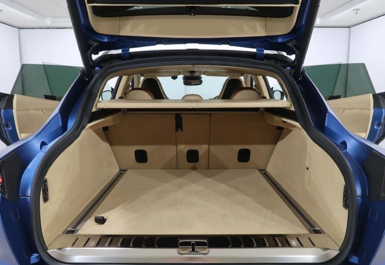 Aston Martin DBX Blue