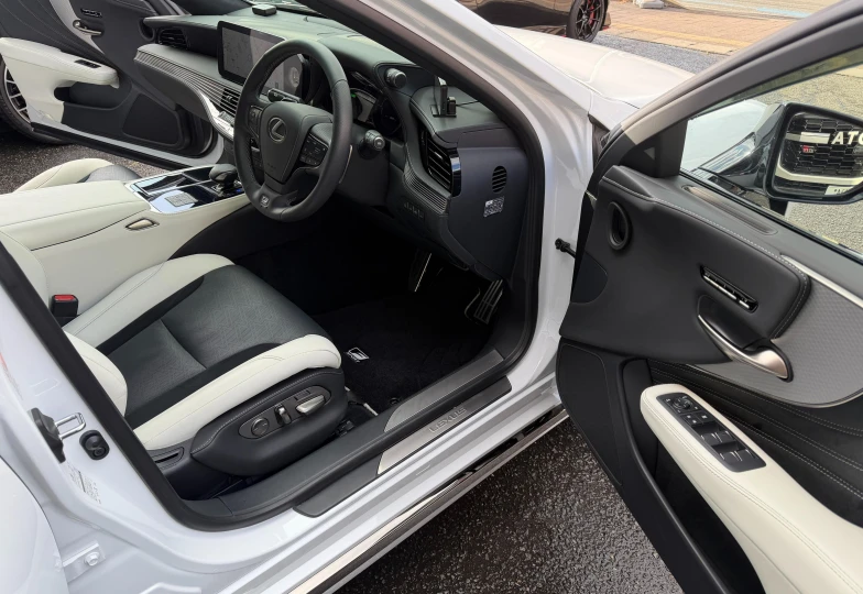 Lexus LS White