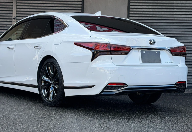 Lexus LS White