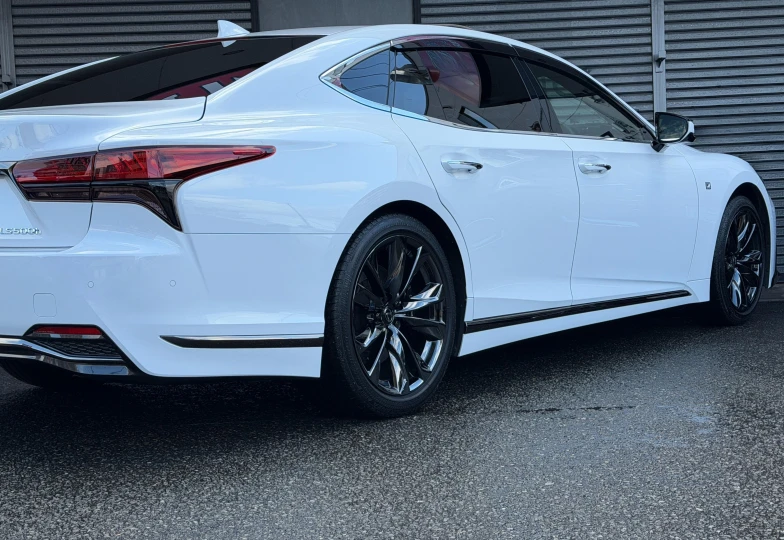 Lexus LS White