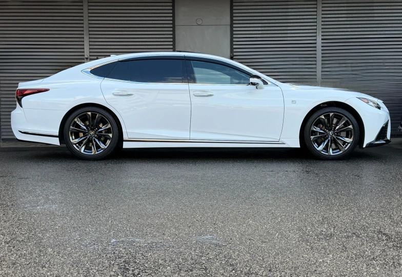 Lexus LS White