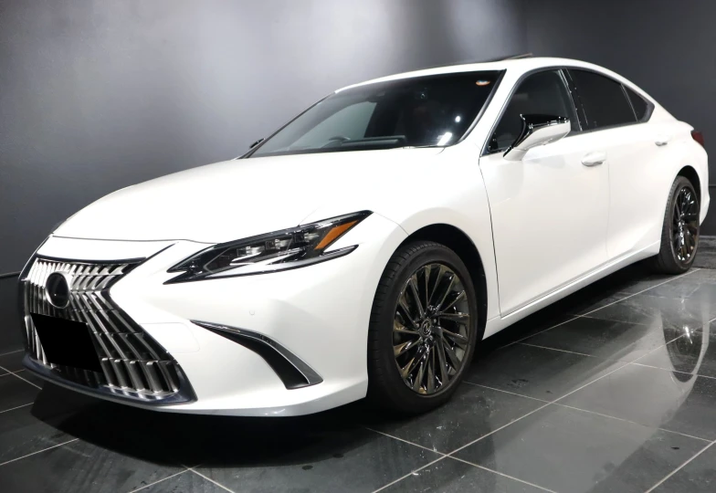 Lexus ES White