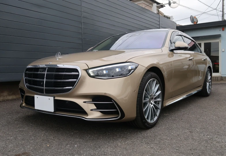 Mercedes S-class Gold