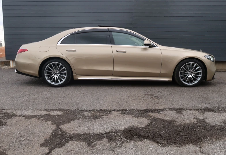 Mercedes S-class Gold