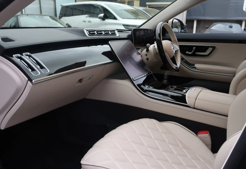 Mercedes S-class Gold