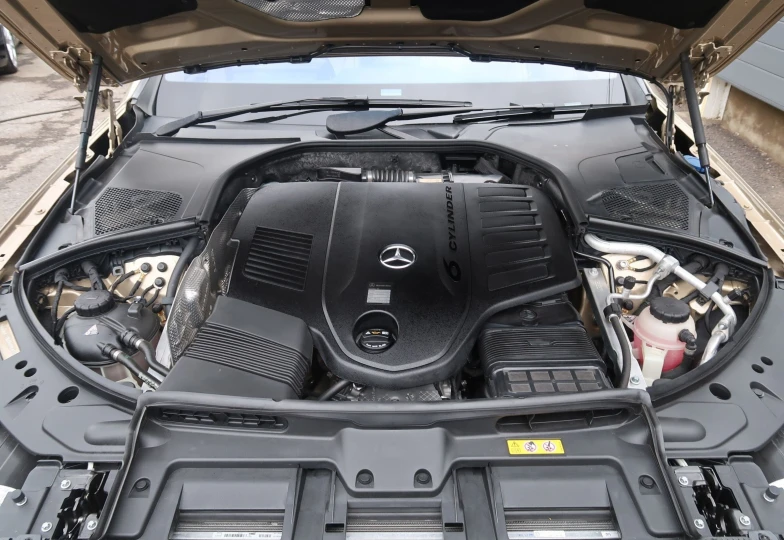 Mercedes S-class Gold