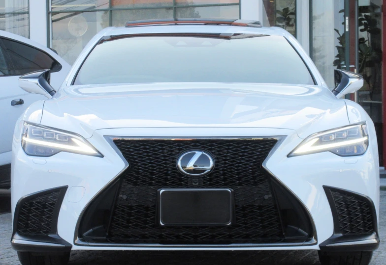 Lexus LS White