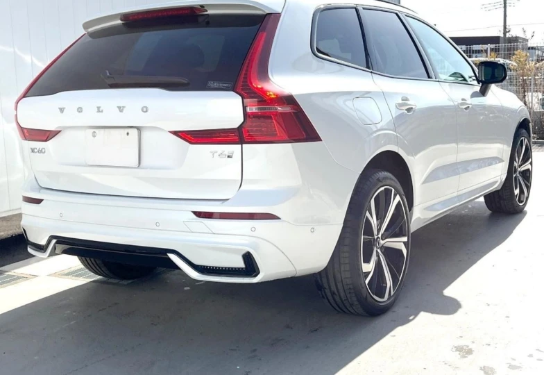 Volvo XC60 White