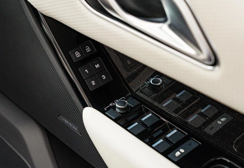 Land Rover Range Rover Velar Grey