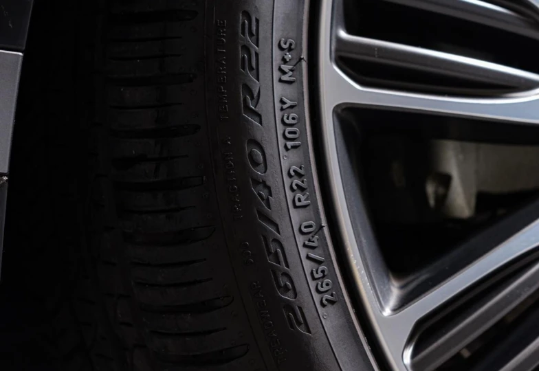 Land Rover Range Rover Velar Grey