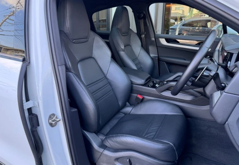 Porsche Cayenne White