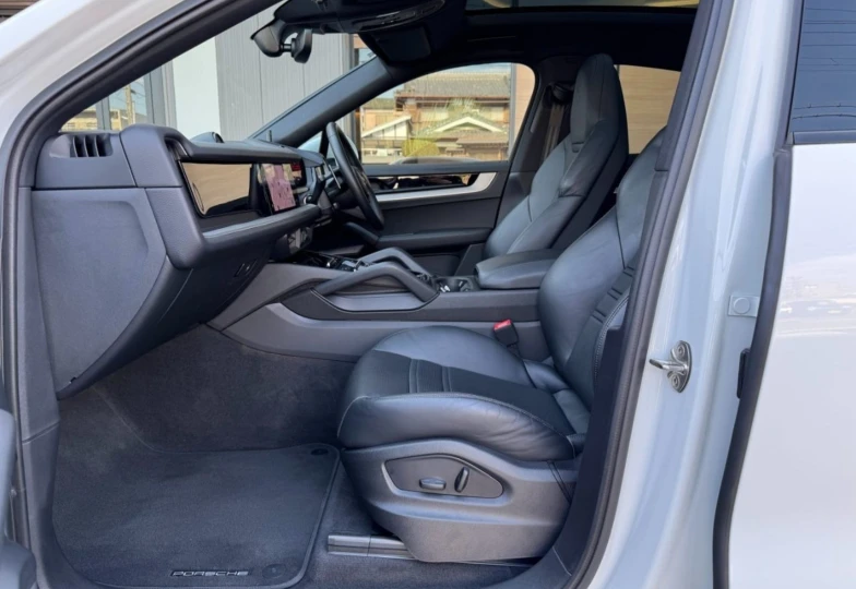 Porsche Cayenne White