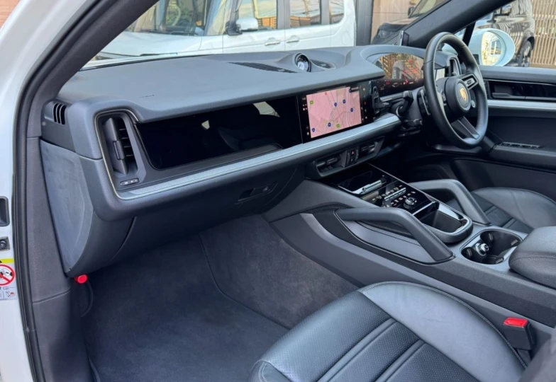 Porsche Cayenne White