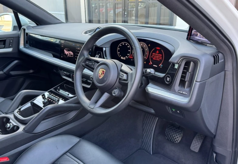 Porsche Cayenne White