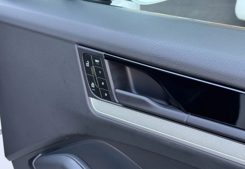 Porsche Cayenne White