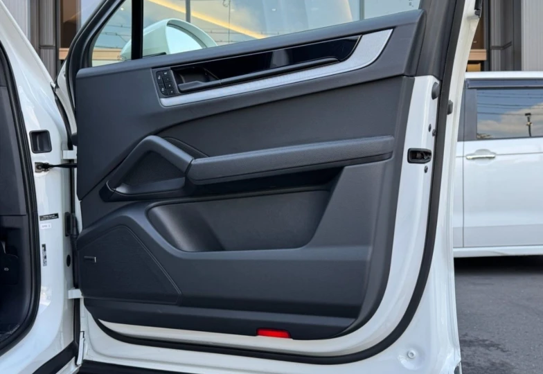 Porsche Cayenne White