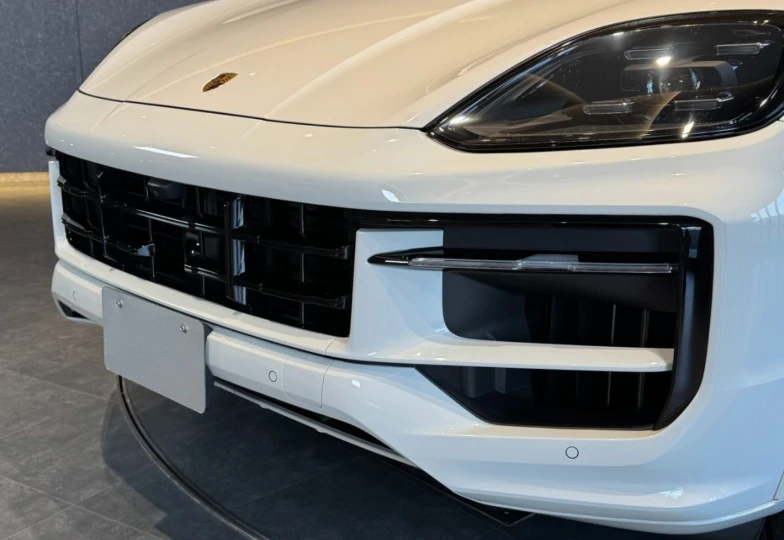 Porsche Cayenne White