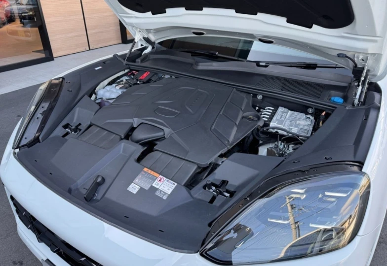 Porsche Cayenne White