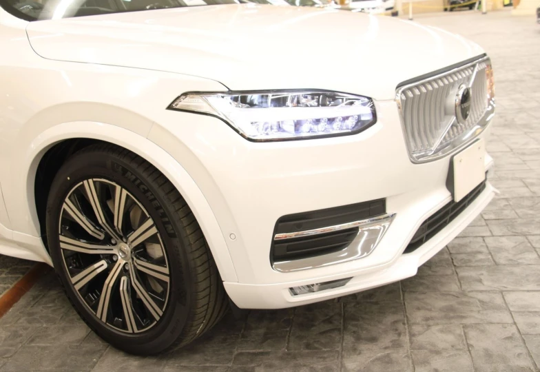 Volvo XC90 White