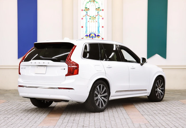 Volvo XC90 White