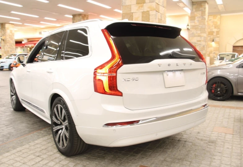Volvo XC90 White