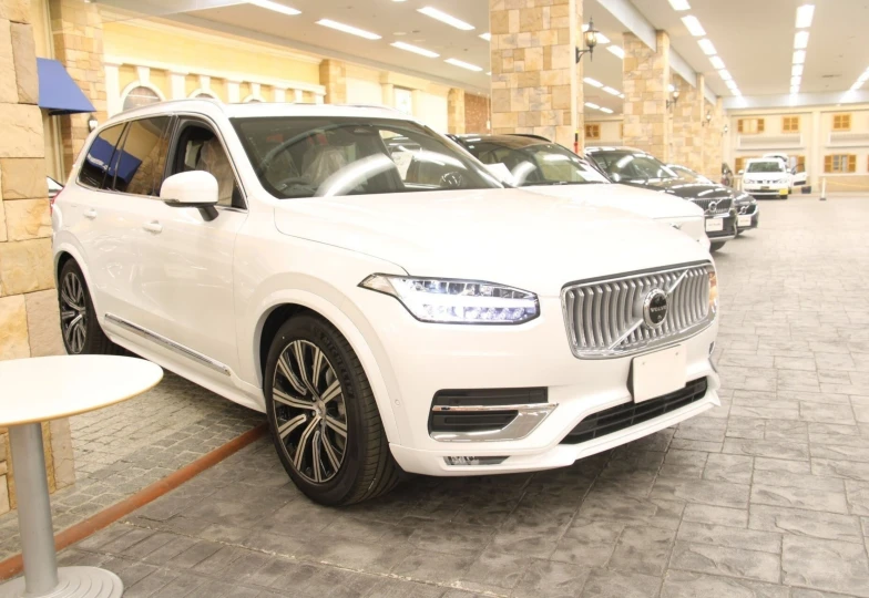 Volvo XC90 White