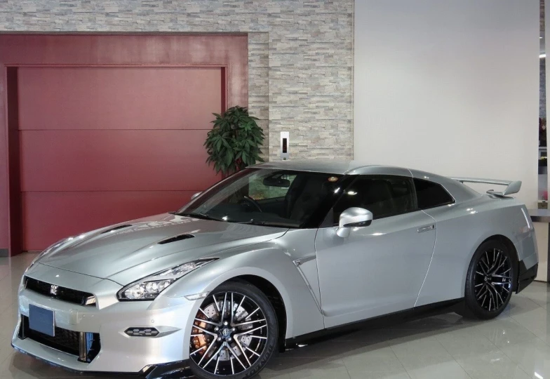 Nissan GT-R Grey