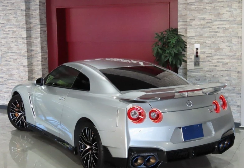 Nissan GT-R Grey