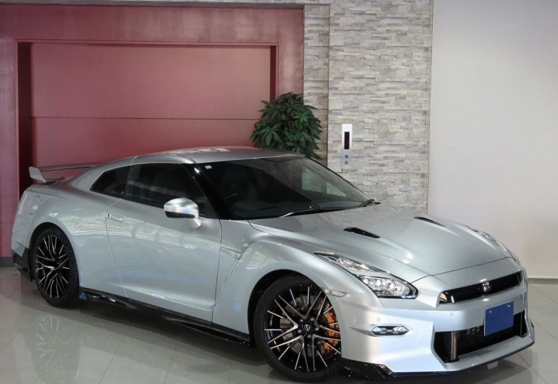 Nissan GT-R Grey