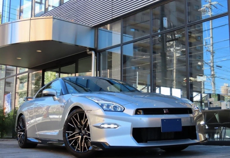 Nissan GT-R Grey