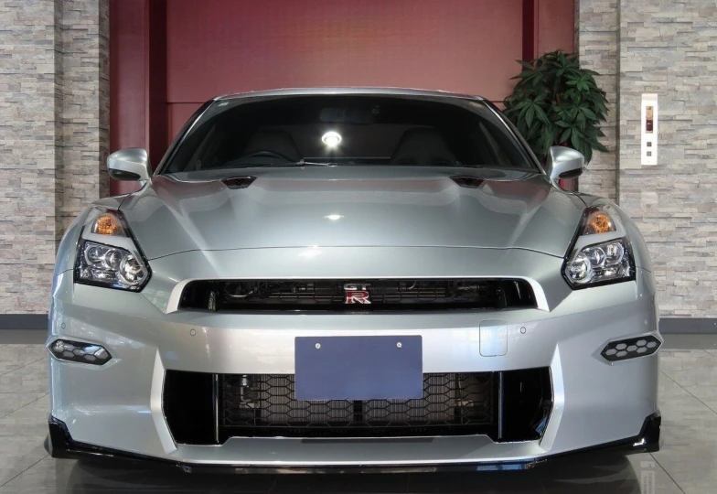 Nissan GT-R Grey