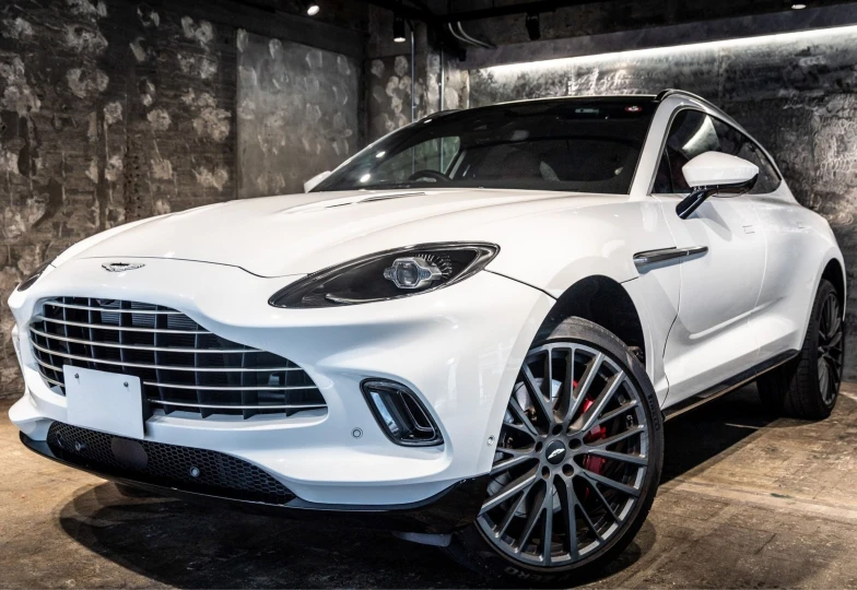 Aston Martin DBX White