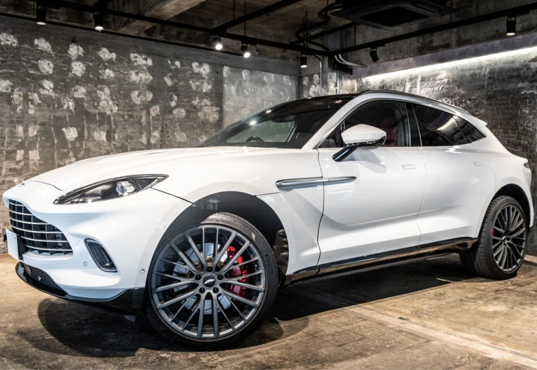 Aston Martin DBX White