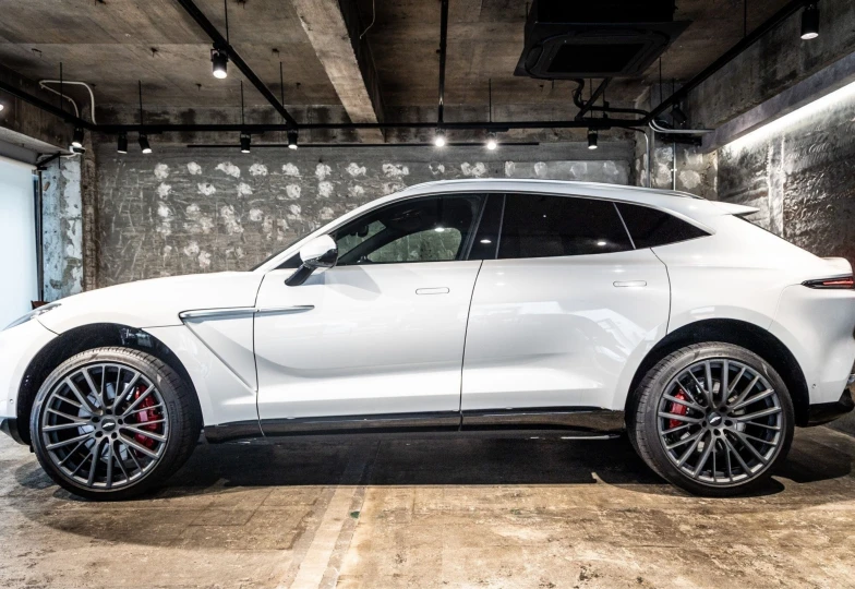 Aston Martin DBX White