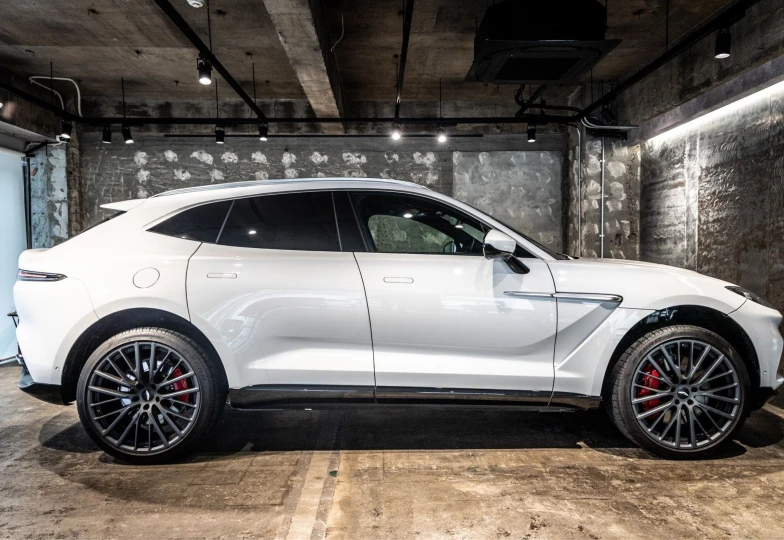 Aston Martin DBX White