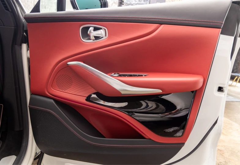 Aston Martin DBX White