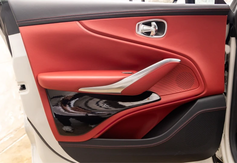 Aston Martin DBX White